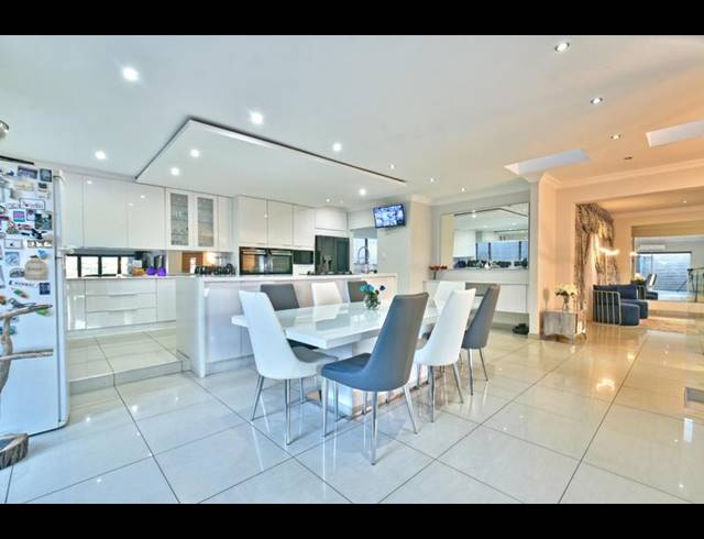 9 BEDROOM HOUSE FOR SALE IN GLENVISTA